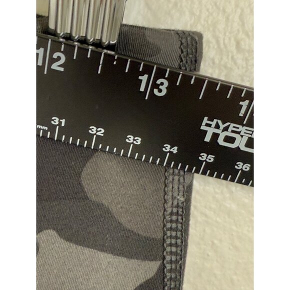 Yogalicious Lux Women's Gray Camouflage Print Leggings M 7/8 ankle Gym Yoga EUC - Picture 10 of 12